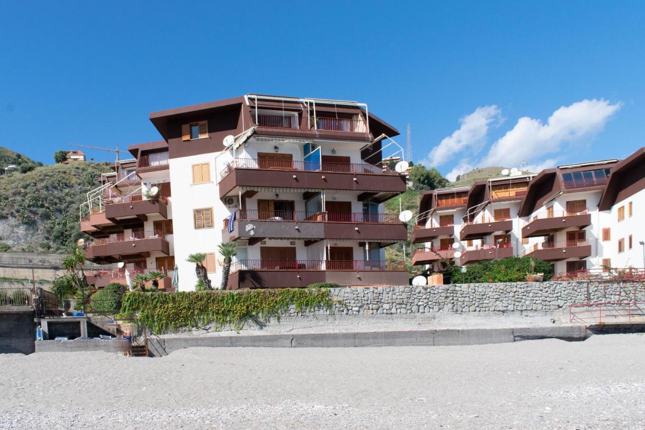 Beach House Acquamarina Letojanni Buitenkant foto
